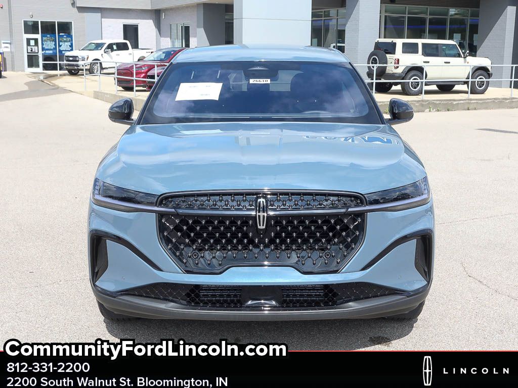 2025 Lincoln Nautilus Premiere Image 2 of 21