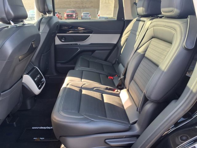 Vehicle image 10 of 26
