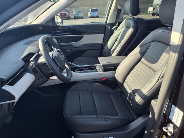 Vehicle image 9 of 26