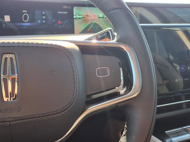 Vehicle image 21 of 26