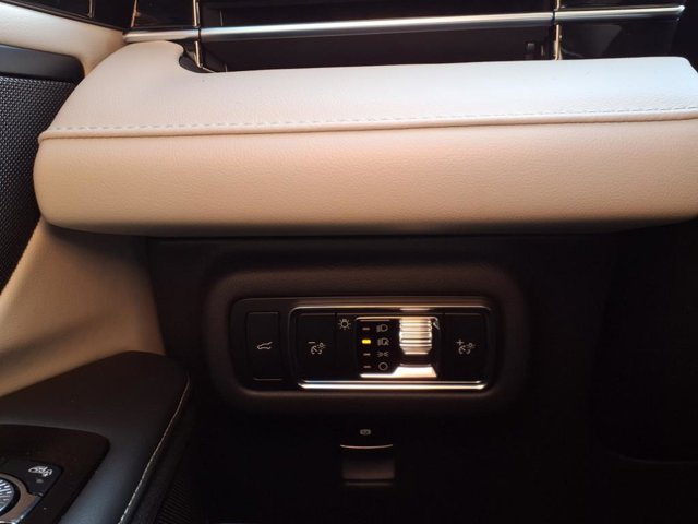 Vehicle image 25 of 26