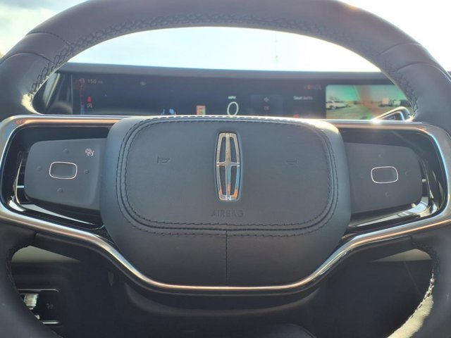 Vehicle image 24 of 26