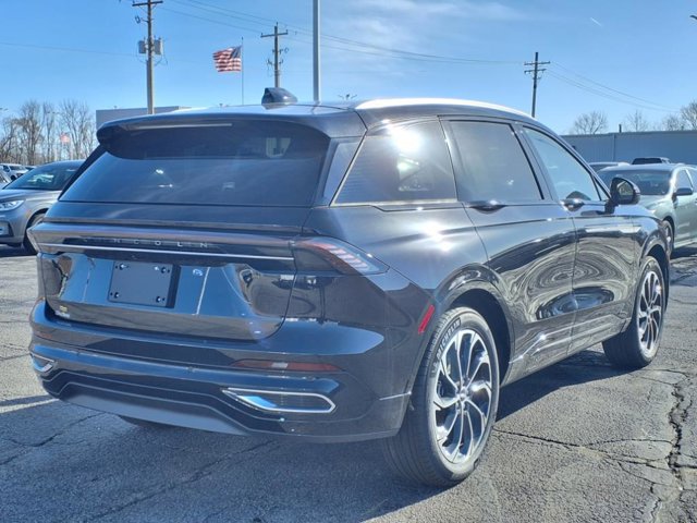 Vehicle image 4 of 26