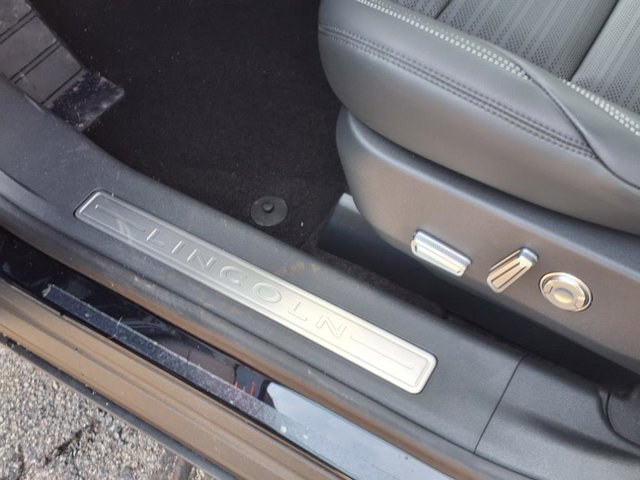 Vehicle image 23 of 26