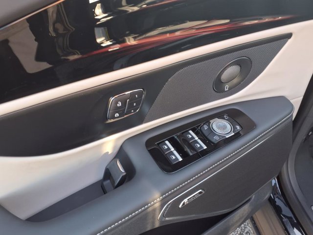 Vehicle image 16 of 26