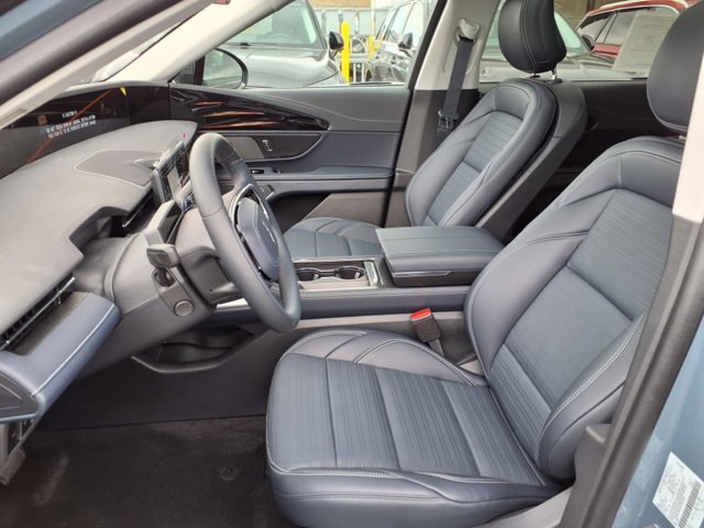 Vehicle image 6 of 26