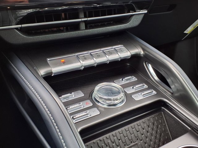 Vehicle image 20 of 26