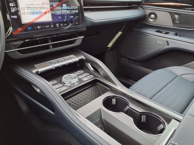 Vehicle image 21 of 26