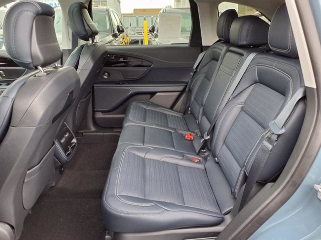Vehicle image 10 of 26