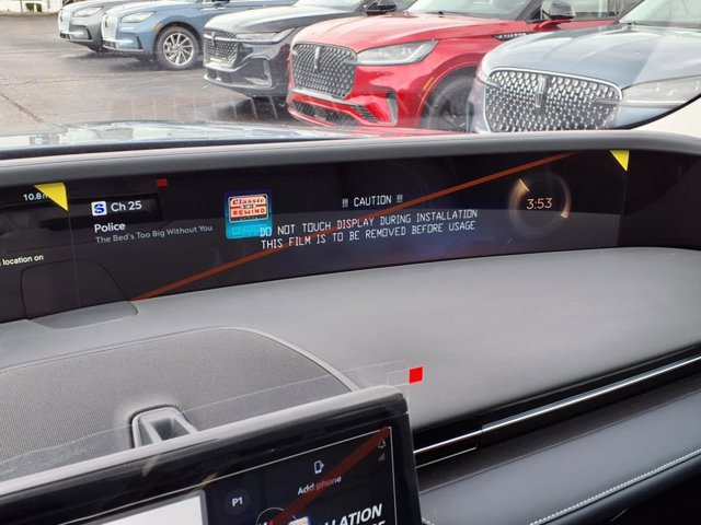 Vehicle image 17 of 26