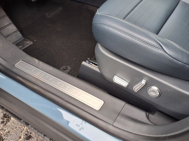 Vehicle image 15 of 26