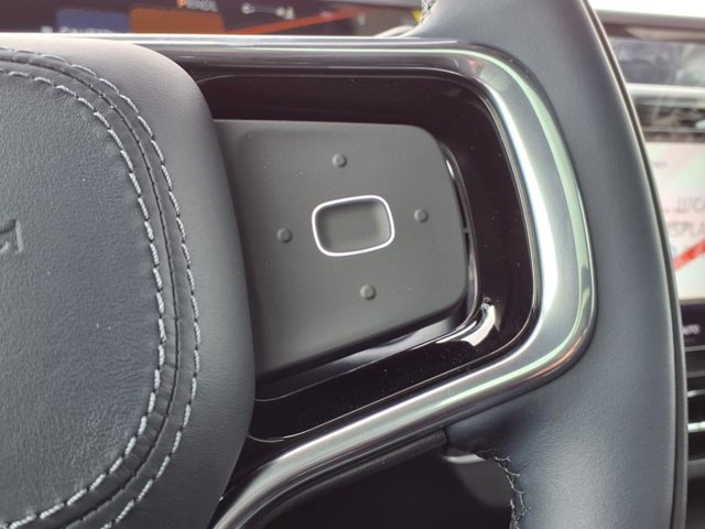 Vehicle image 23 of 26
