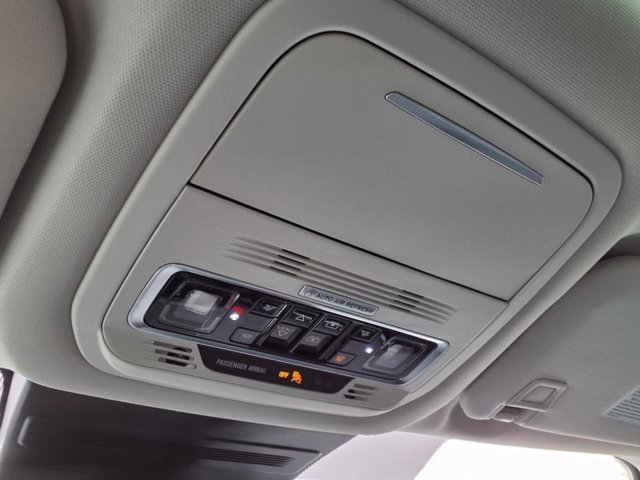 Vehicle image 22 of 26