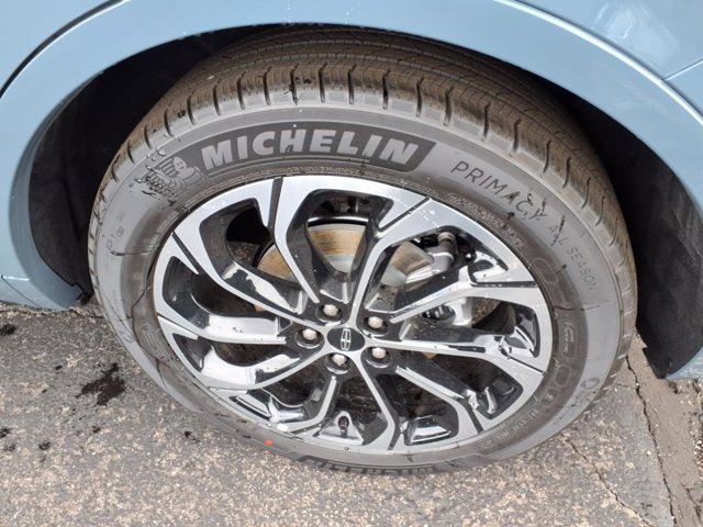 Vehicle image 13 of 26