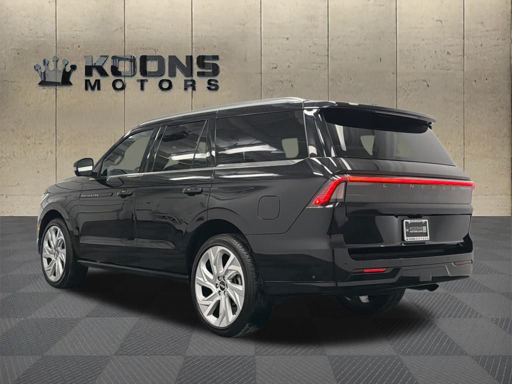 2025 Lincoln Navigator Black Label Image 3 of 44