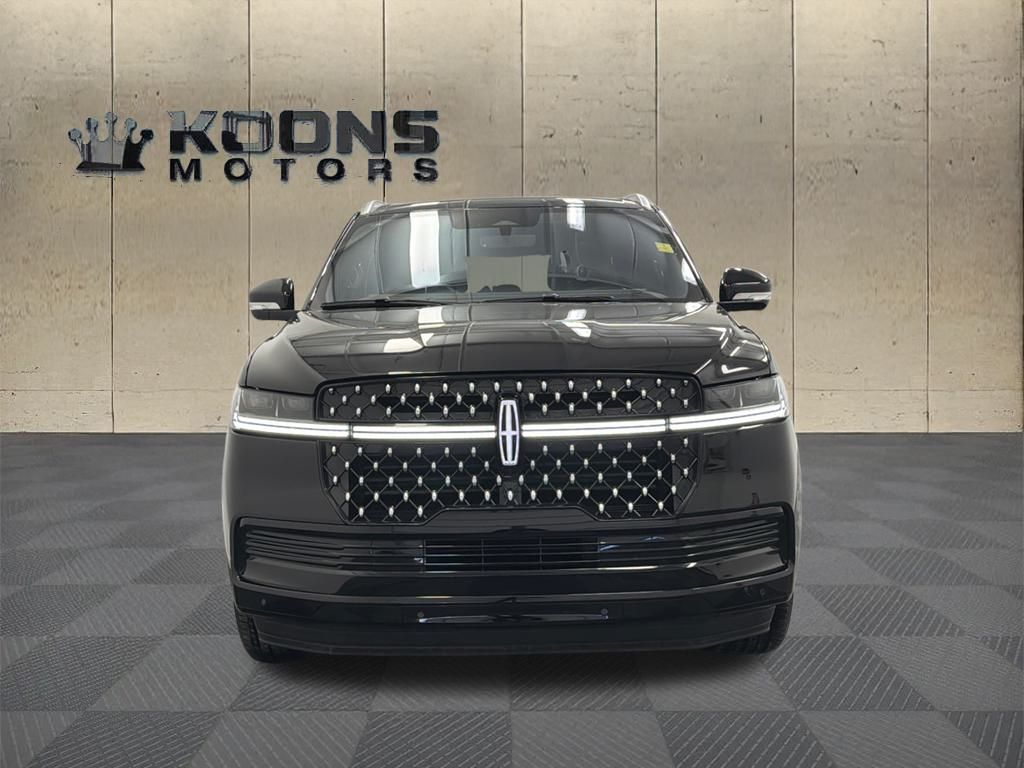 2025 Lincoln Navigator Black Label Image 2 of 44