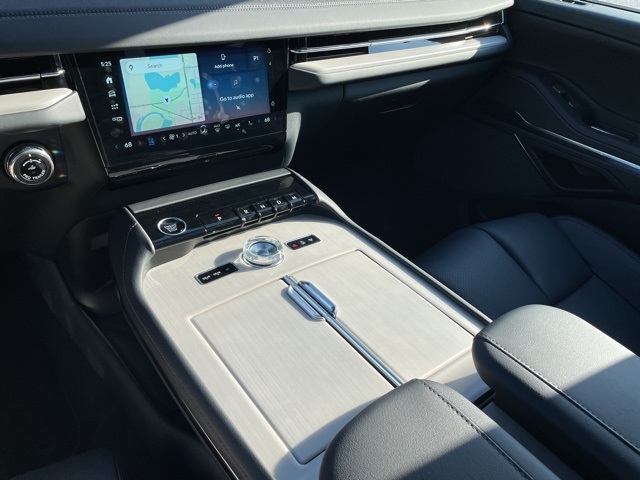 2025 Lincoln Navigator Reserve Image 41 of 54