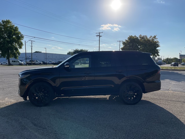 2025 Lincoln Navigator Reserve Image 9 of 54