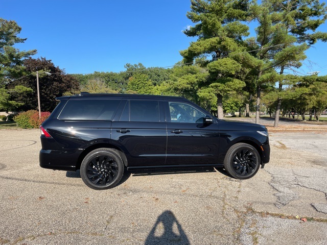 2025 Lincoln Navigator Reserve Image 6 of 54