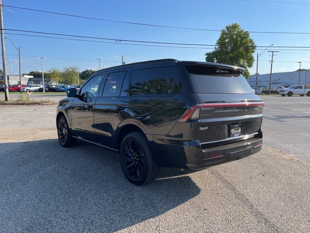 2025 Lincoln Navigator Reserve Image 8 of 54