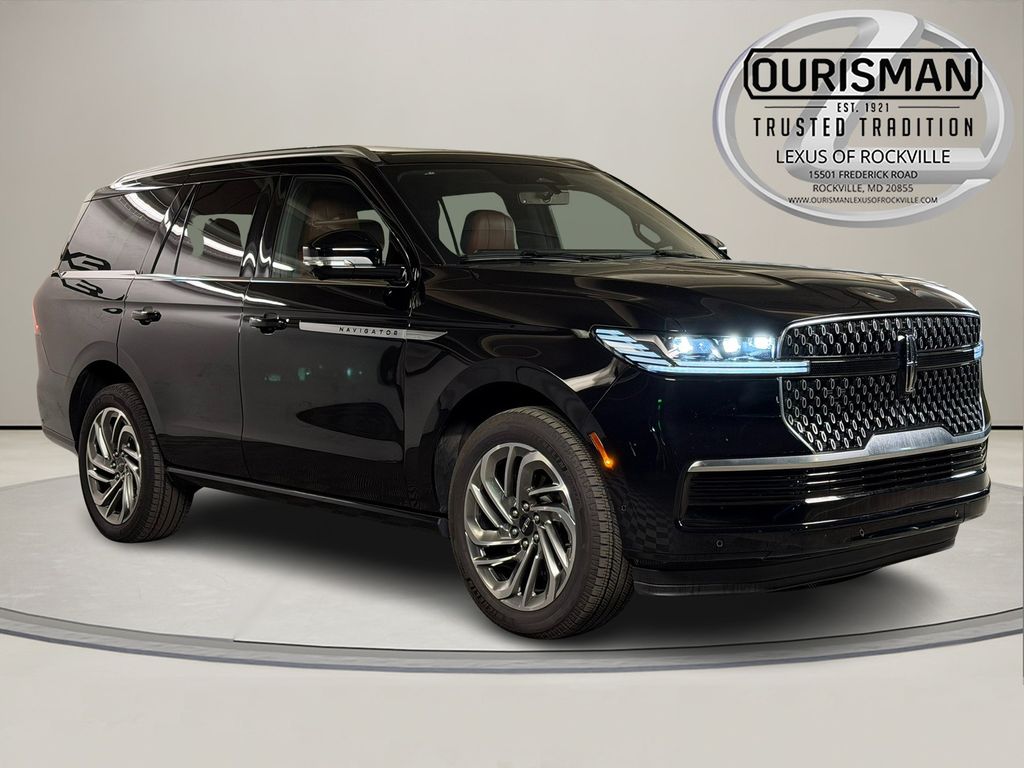 2025 Lincoln Navigator Reserve Image 2 of 38