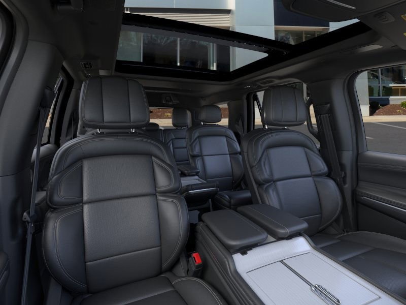 2025 Lincoln Navigator Reserve Image 11 of 23