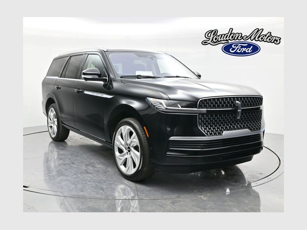 2025 Lincoln Navigator Reserve Image 2 of 64