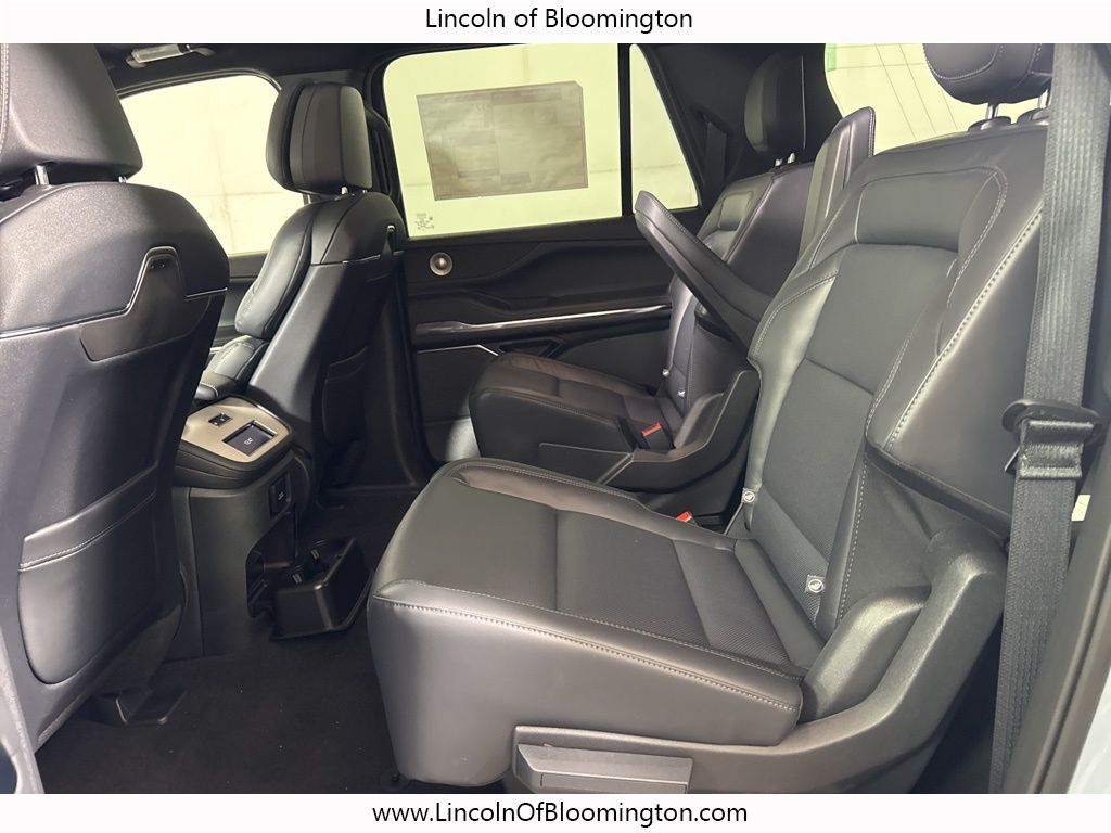 2025 Lincoln Navigator L Reserve Image 16 of 73