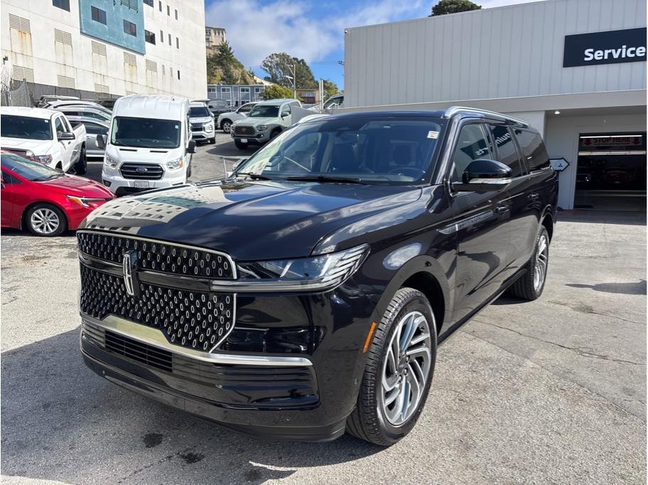 2025 Lincoln Navigator L Reserve Image 1 of 36