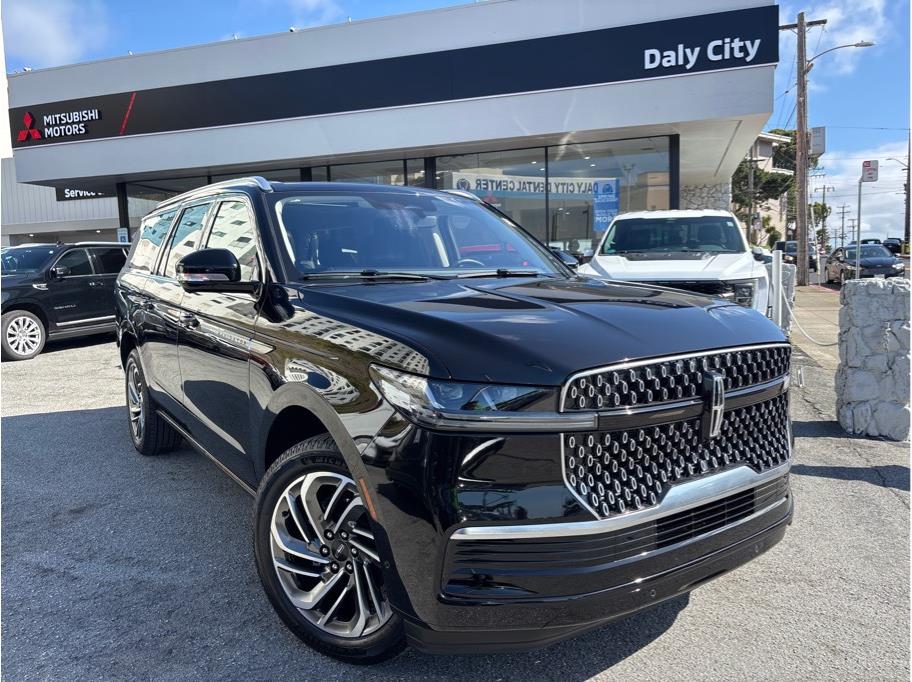 2025 Lincoln Navigator L Reserve Image 2 of 36