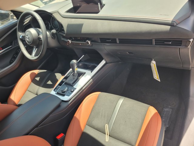 2025 Mazda CX-30 2.5 Carbon Turbo Image 18 of 39