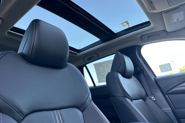 2025 Mazda CX-50 2.5 S Premium Plus Package Image 18 of 34