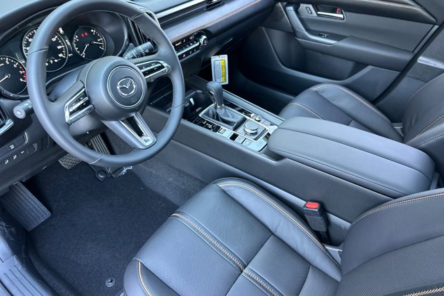 2025 Mazda CX-50 2.5 S Premium Plus Package Image 10 of 34