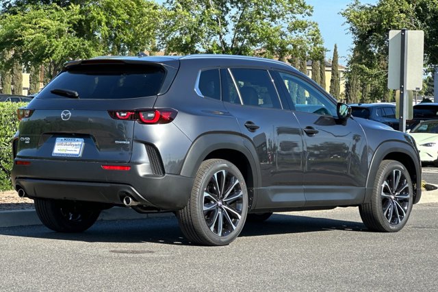 2025 Mazda CX-50 2.5 S Premium Plus Package Image 6 of 34