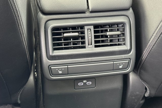 Vehicle image 25 of 36
