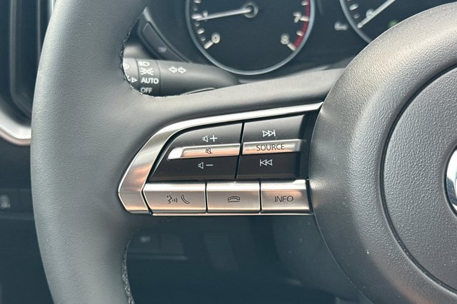 Vehicle image 33 of 36