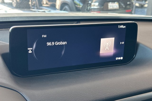 Vehicle image 21 of 35