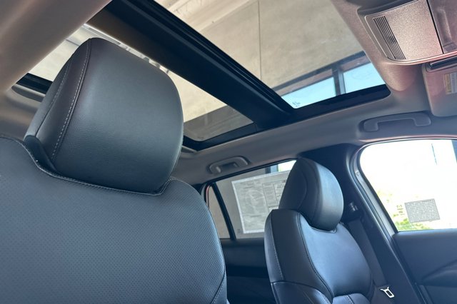Vehicle image 12 of 35