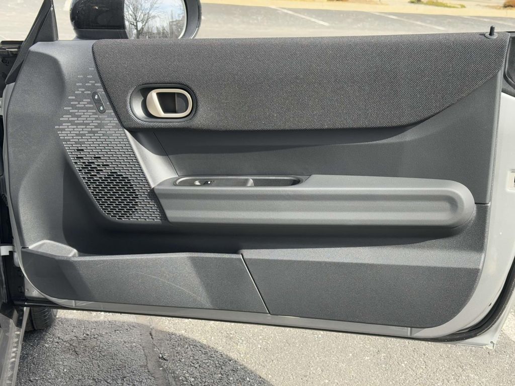 Vehicle image 17 of 30