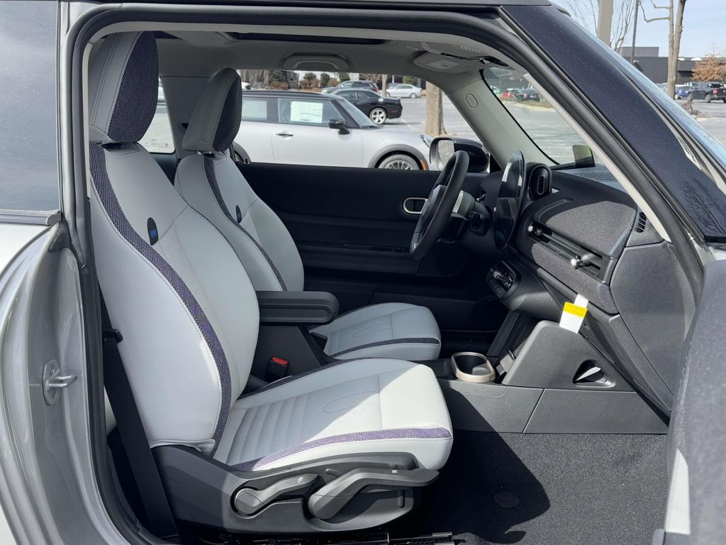 Vehicle image 18 of 30