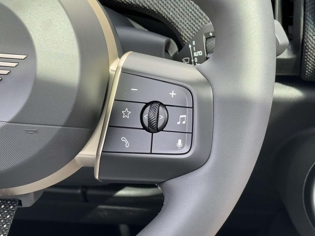 Vehicle image 14 of 30