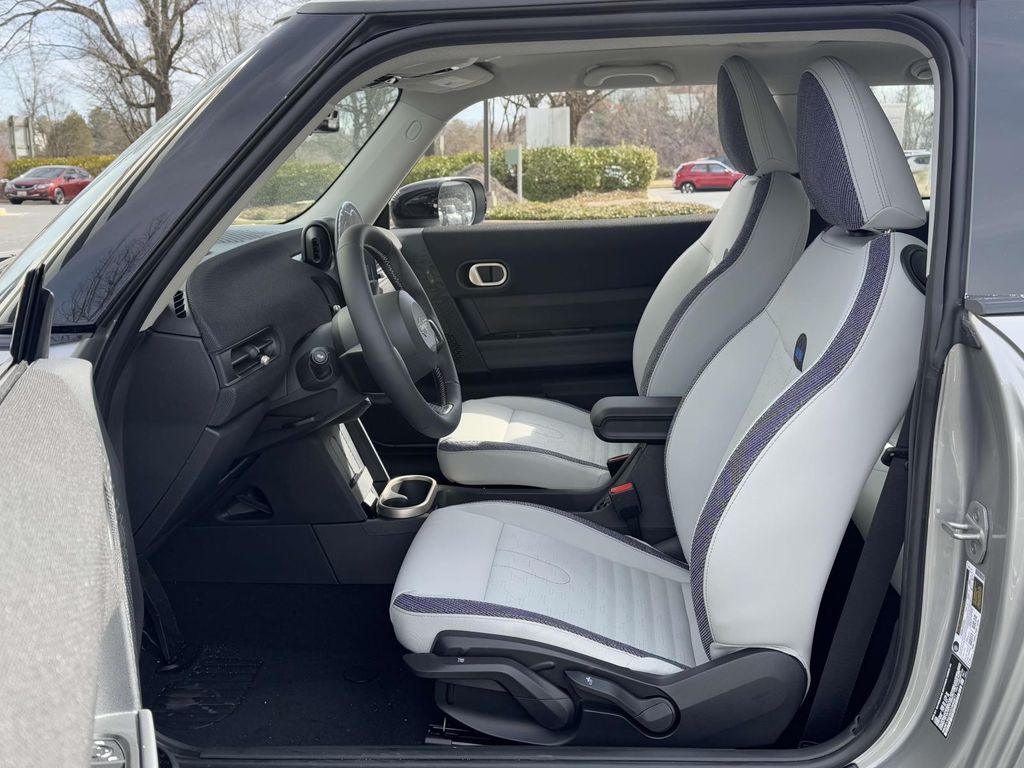 Vehicle image 24 of 30