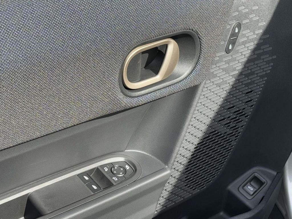 Vehicle image 23 of 30