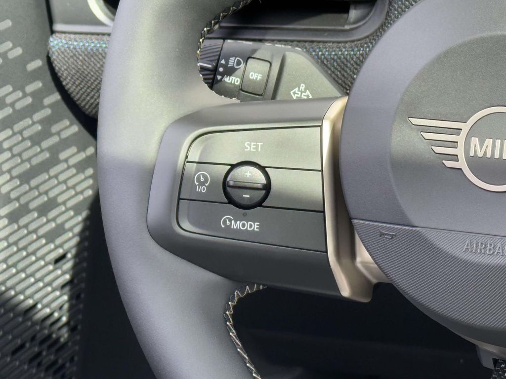 Vehicle image 13 of 30