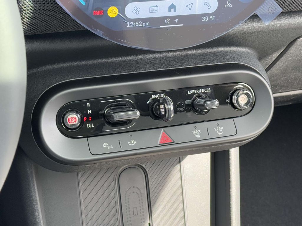 Vehicle image 11 of 30