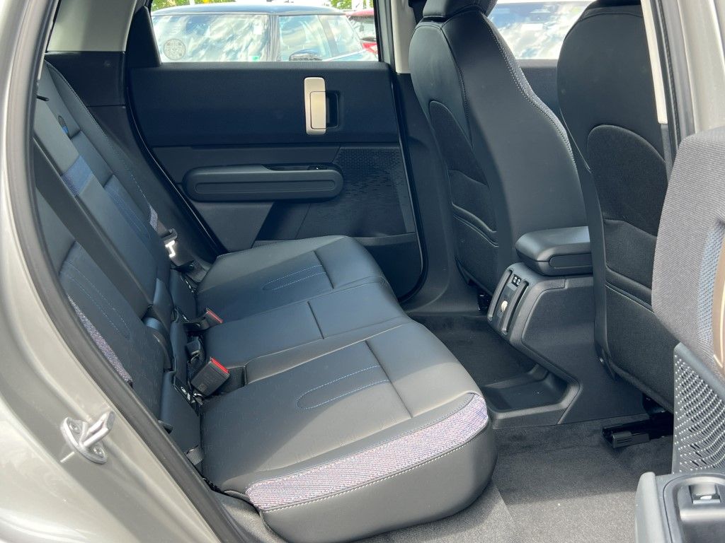 Vehicle image 9 of 20