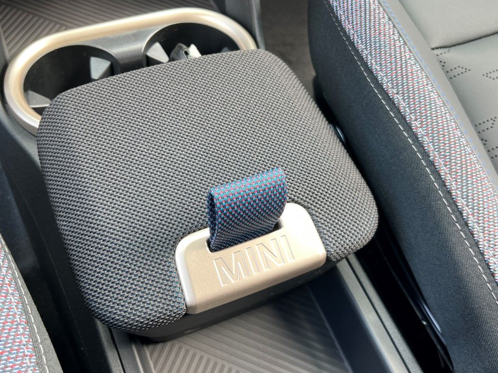 Vehicle image 15 of 20