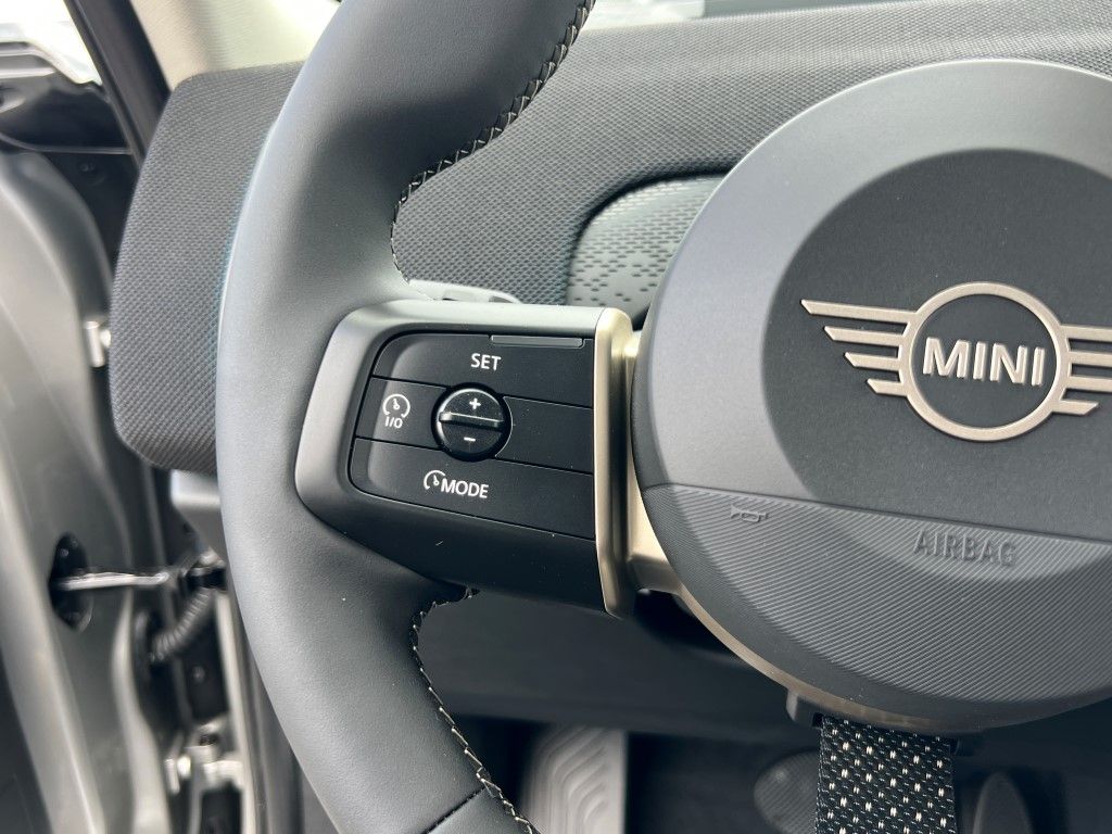 Vehicle image 18 of 20