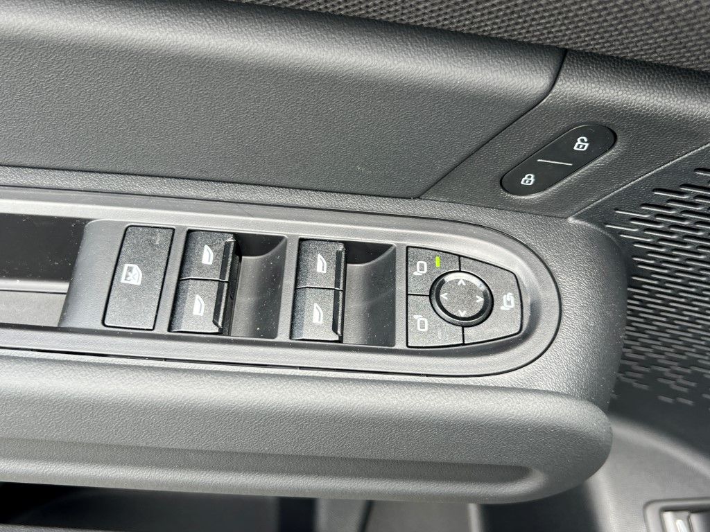 Vehicle image 19 of 20