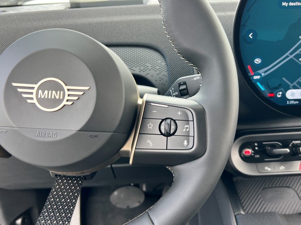 Vehicle image 17 of 20